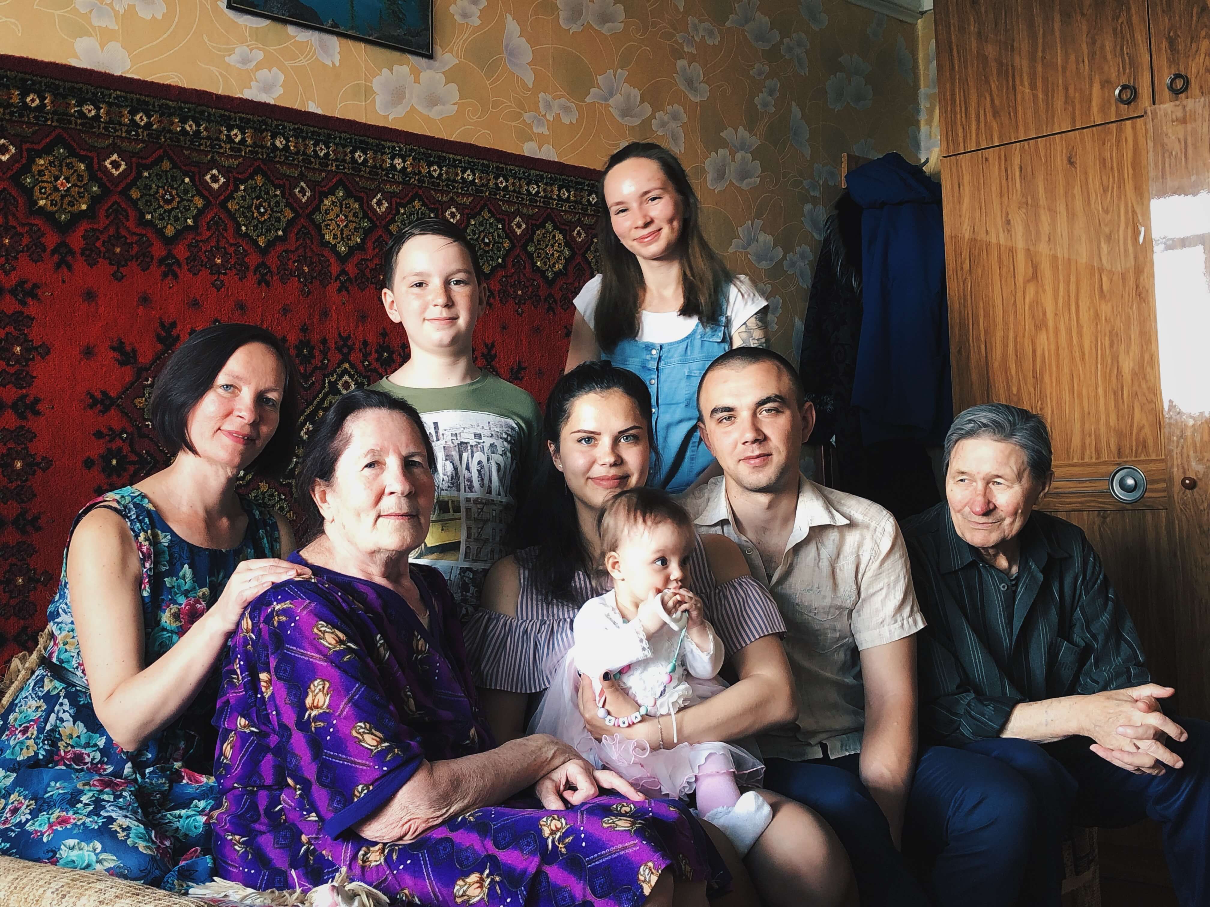 Баришніков з родиною