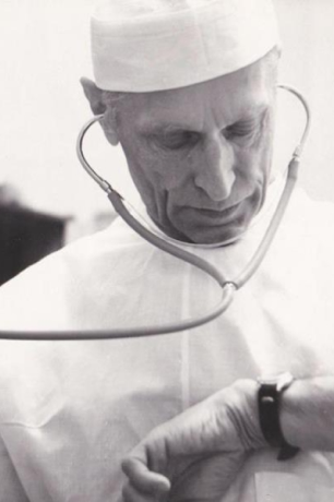 стара фотографія на меморіалу Амосова