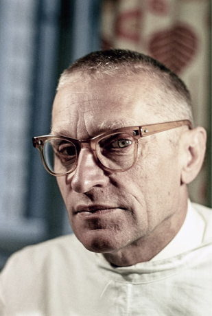 стара фотографія на меморіалу Амосова